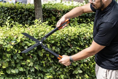 Sövényvágó  61cm fogazott penge 1100g BLACK+DECKER